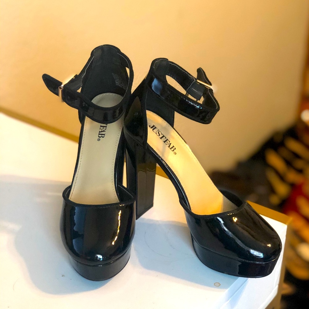JustFab Scarlet Pumps